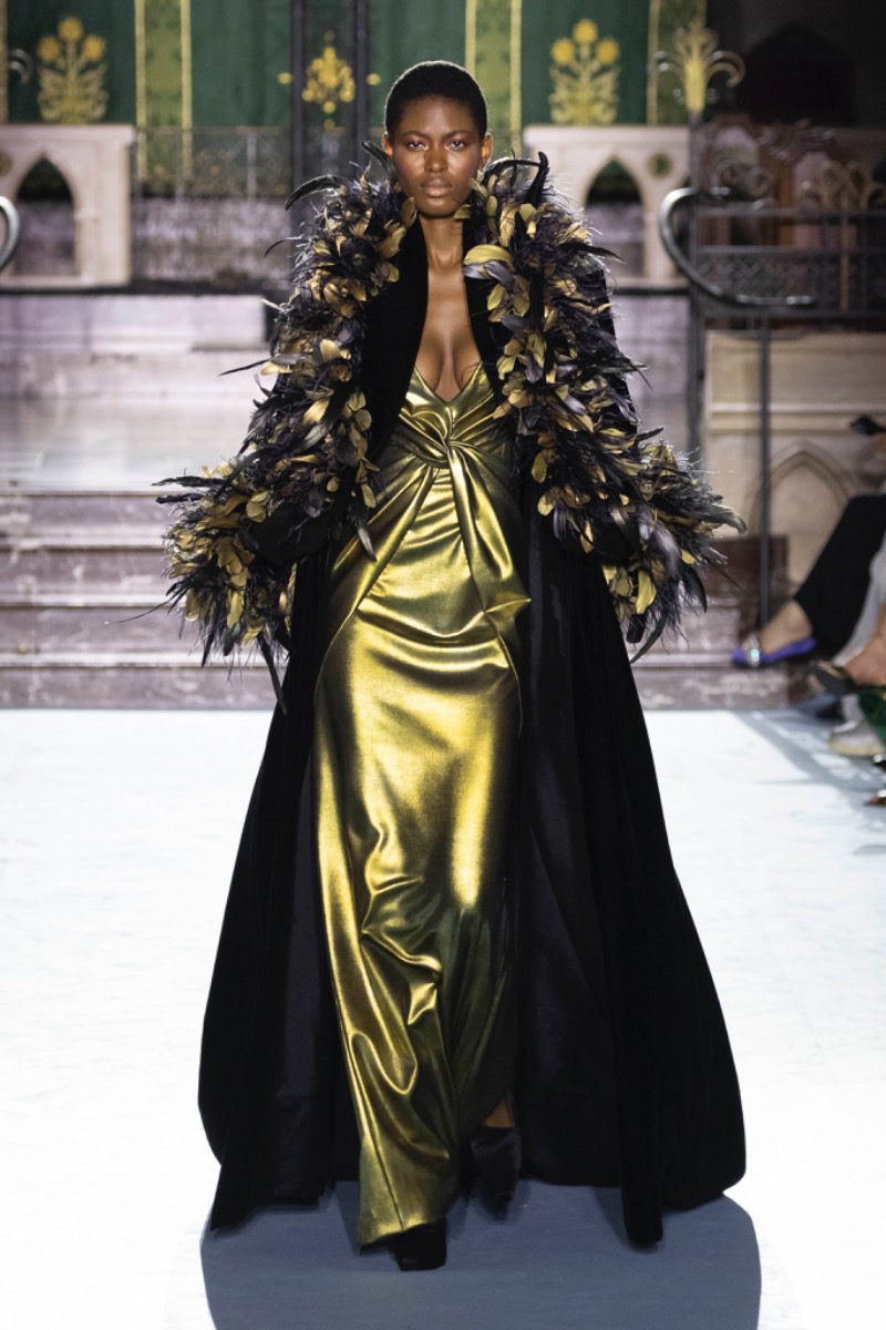 Paris: Georges Chakra Couture  Automne/Hiver 24-25
Oversized coats create a sense of theatre with each movement