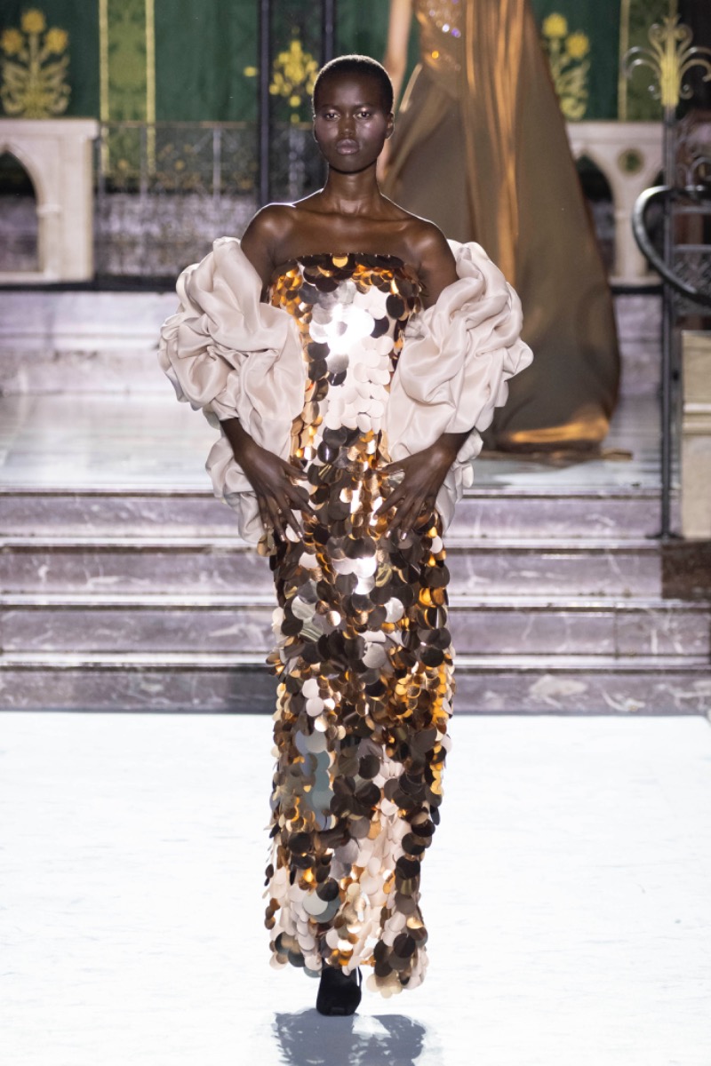 Paris: Georges Chakra Couture  Automne/Hiver 24-25
Beads and sequins are meticulously hand-applied by skilled artisans