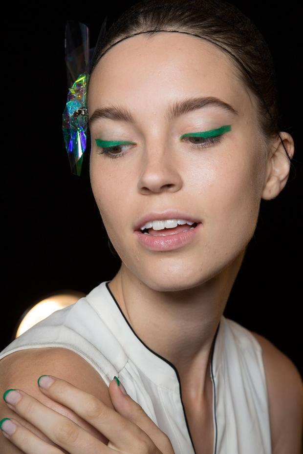 Graphic Eyeliners Are Back; Try them in Green or Blue- Make Up Monique Lhuillier SS16
