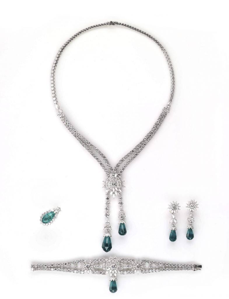 Worn by Sanny Vloet Diamonds: 60.562 carats Emerald: 40.52 carats Price: $3,105,000